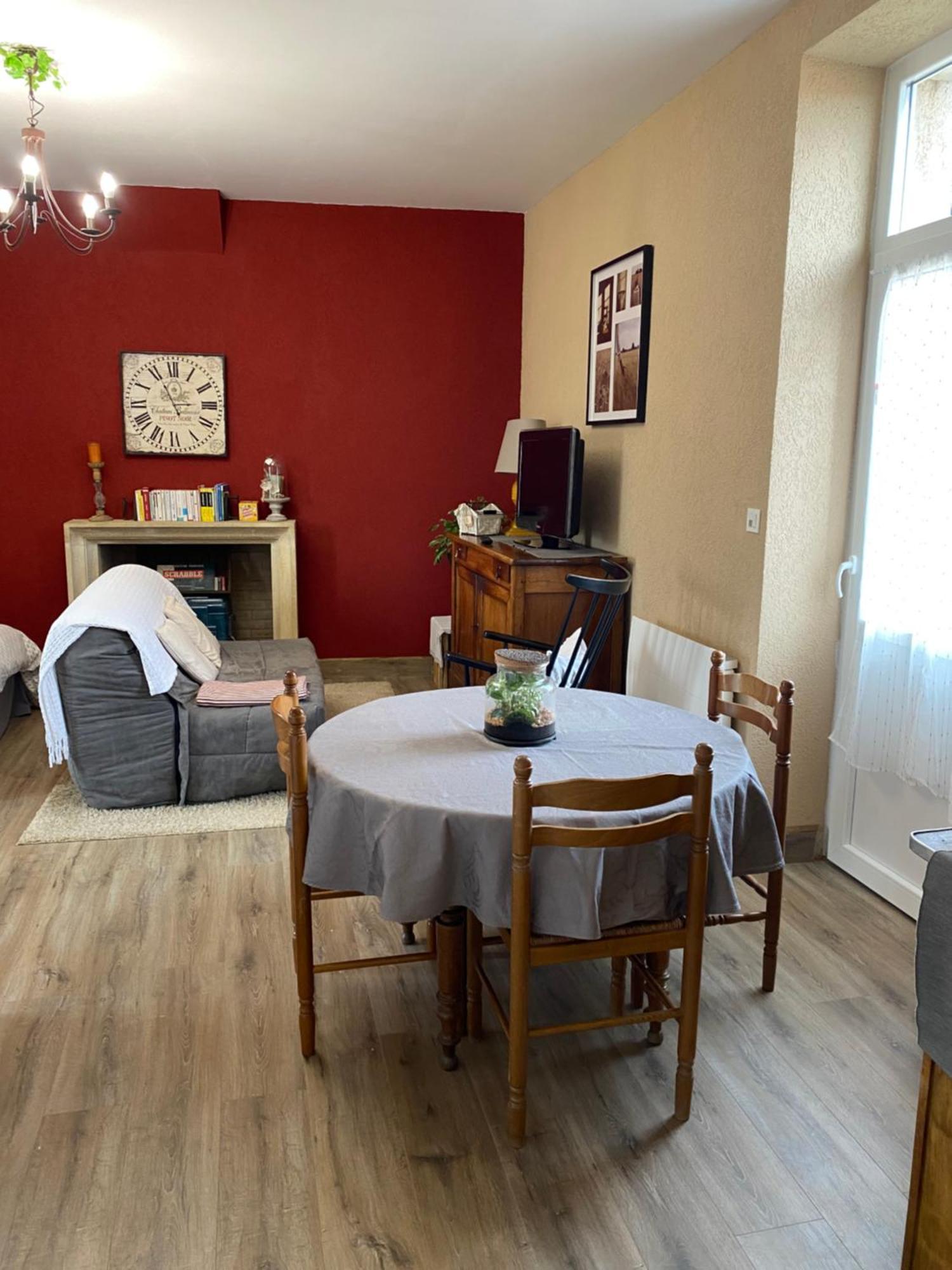 Studio Logis Les Roses Bourbon-lʼArchambault Eksteriør billede